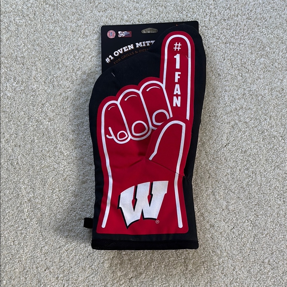 Wisconsin Red and Black #1 Fan Oven Mitt